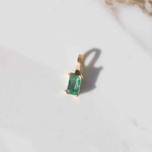 Vintage Emerald Charm 18k