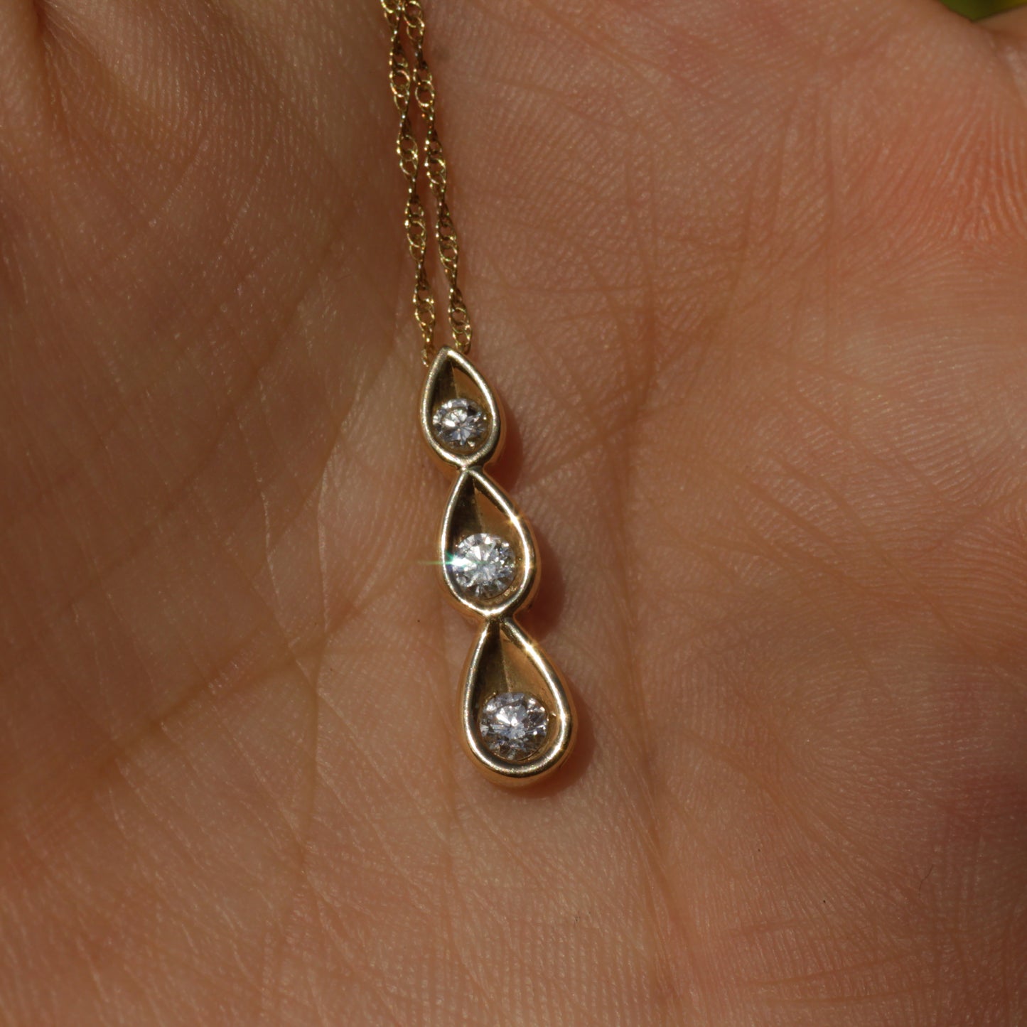Vintage 3 Diamond Graduated Drop Necklace 14k
