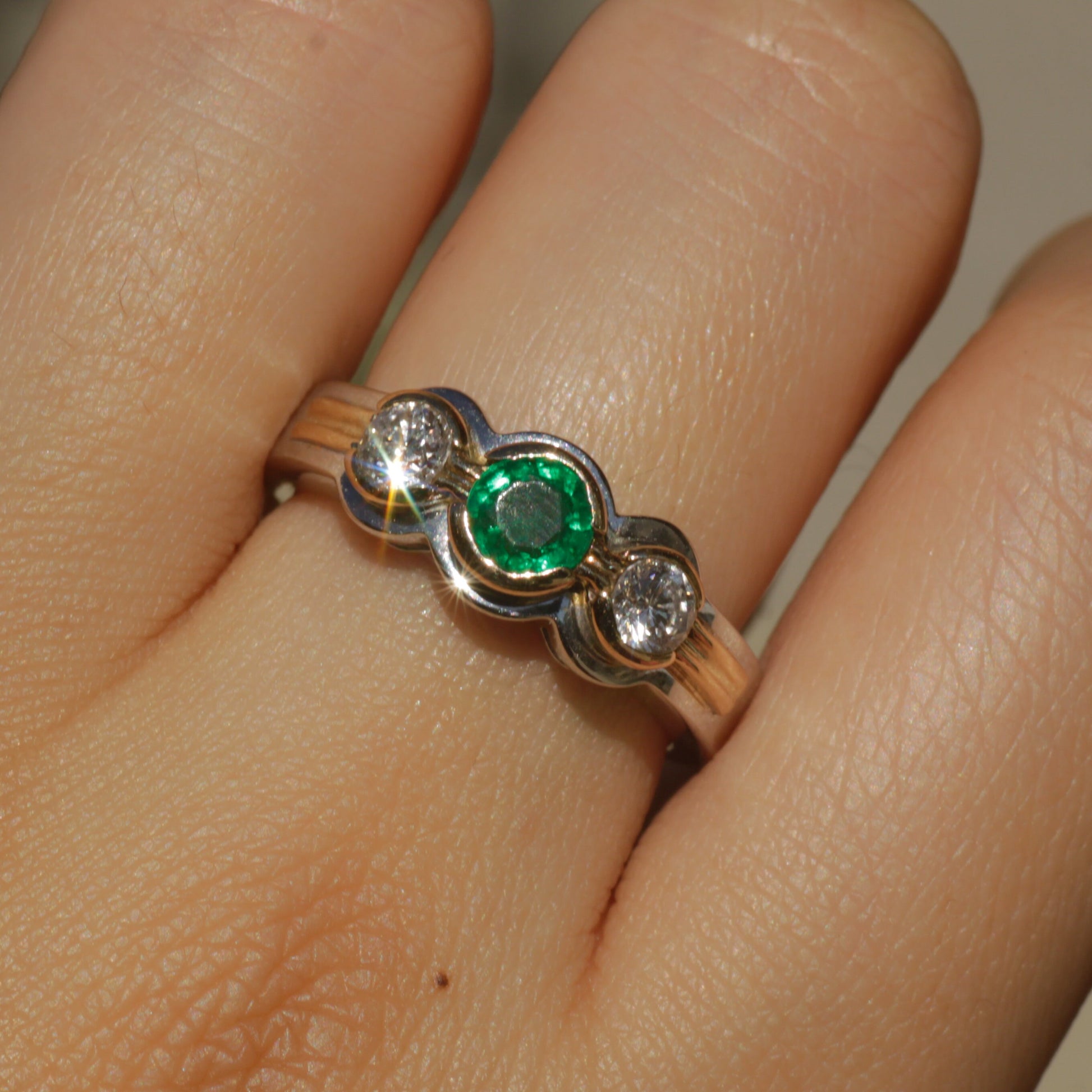 Estate 14k Round-Cut Emerald & Diamond 3 Stone Ring Sz 7